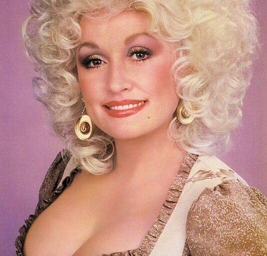 Dolly Parton Pulls Out Of Rock Hall Nomination